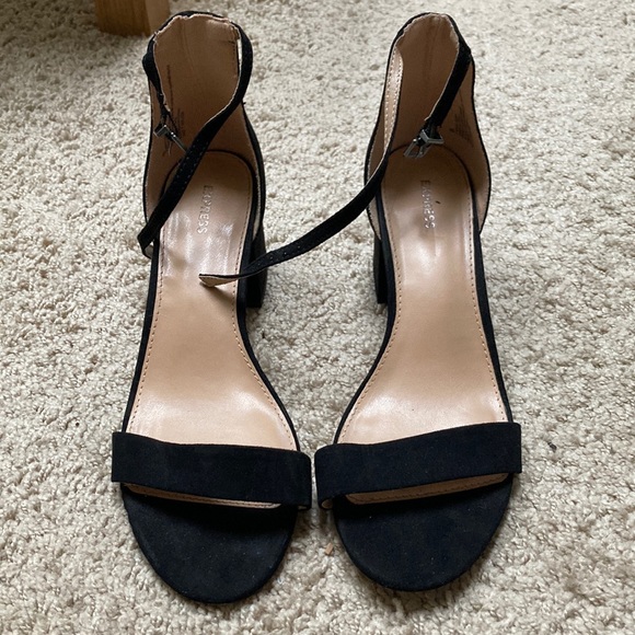 Black Lowered Heeled Shoes - Picture 1 of 3